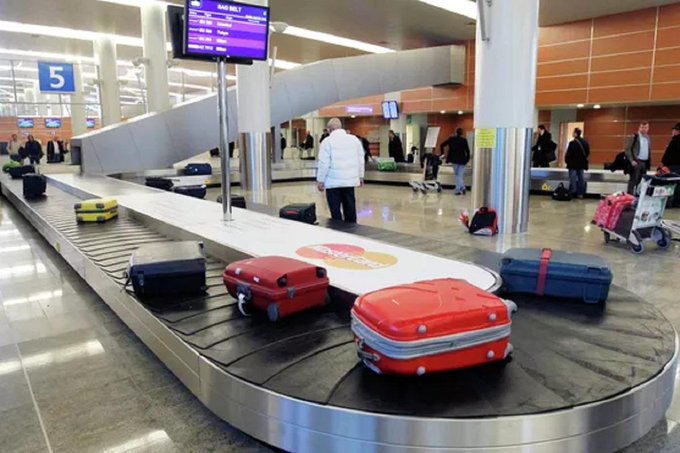 土耳其航空分別於 14 、 16 兩日兩度「忘記」將旅客的行李從土耳其安塔利亞機場裝上飛機,許多網友也對該公司是否在事件發生後進行有效的檢討表示懷疑。 圖:翻攝自 @nexta_tv X 帳號