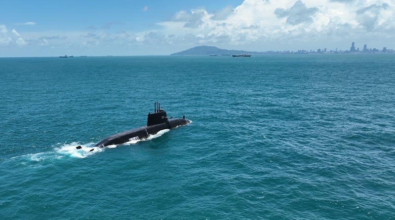 海鯤號首次進行外海浮航測試。   圖：台船/提供