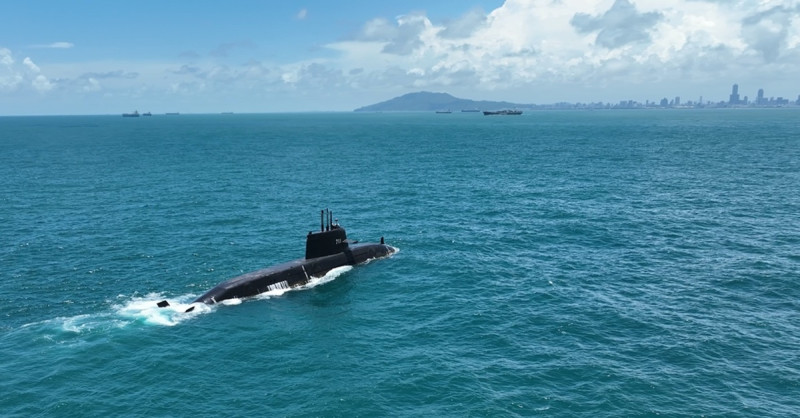 海鯤軍艦2025年6月17日首次海上浮航測試。   圖：台船公司提供