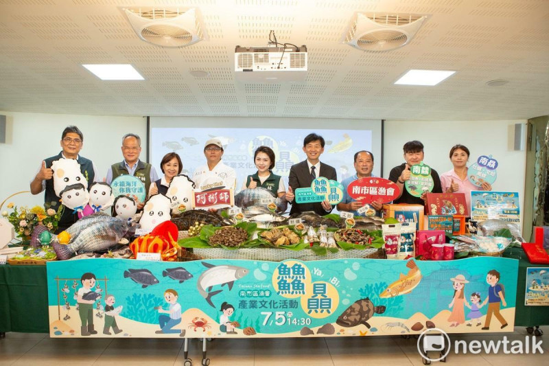 為行銷台南市優質漁產、提升水產品知名度，南市區漁會今日於安平區大平路漁會前廣場舉辦記者會，宣布年度重點活動「台南䲜（ya）贔（bi）產業文化活動」系列起跑。   圖：黃博郎／攝
