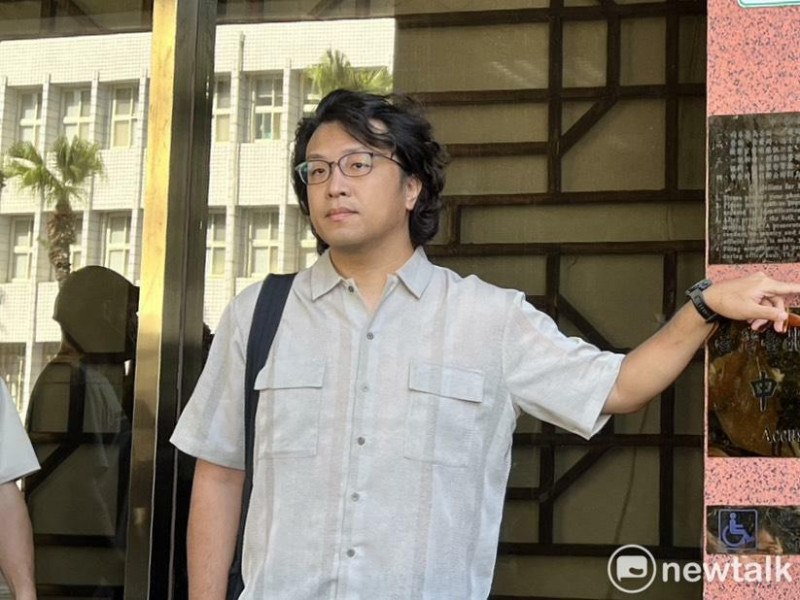 黑熊防災包價格惹議，民進黨立委沈伯洋強調，非淘寶貨當然有成本問題。   圖：金大鈞/攝