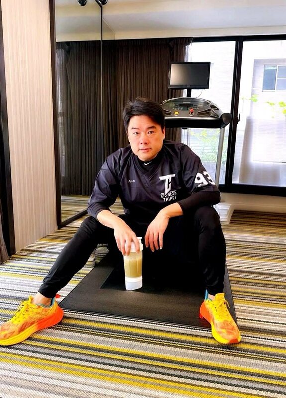 呂捷告造謠網友，見對方父親鞠躬道歉選擇和解，盼社會少些仇恨，並提醒鍵盤應是橋樑非武器。   圖：翻攝自呂捷 臉書專頁