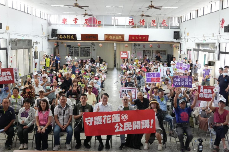 林右昌出席公民團體發起主辦的「守護花蓮 公民開講」說明會。 圖:民進黨提供