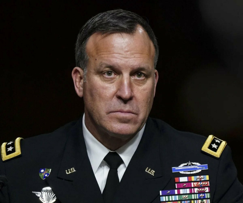 美國中央司令部(CENTCOM)司令邁克爾·庫里拉將軍近日秘密會晤總統川普,向其簡報針對伊朗的潛在軍事選項。 圖:翻攝自X帳號@Osint613 美國中央司令部(CENTCOM)司令邁克爾·庫里拉將軍近日秘密會晤總統川普,向其簡報針對伊朗的潛在軍事選項。 圖:翻攝自X帳號@Osint613