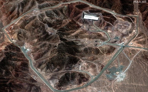 伊朗福爾多核設施位在首都德黑蘭南方。 圖 : 翻攝自MAXAR衛星