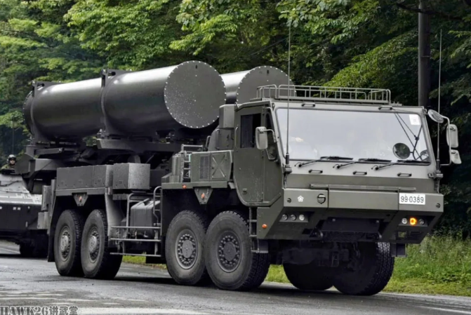 「島嶼防禦滑翔飛彈」發射車。 圖:翻攝自hawk26講武堂 「島嶼防禦滑翔飛彈」發射車。 圖:翻攝自hawk26講武堂