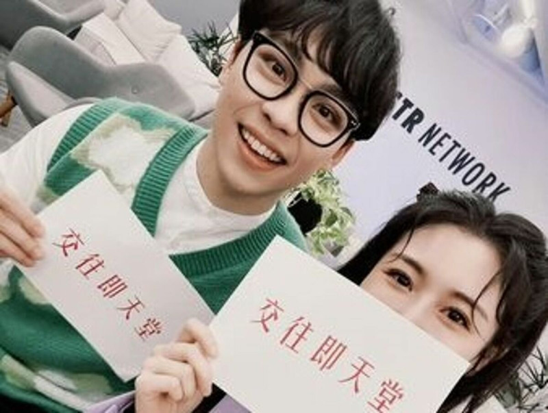 賀瓏4月生日Albee送上祝福疑似宣告兩人交往。（翻攝自社群）   