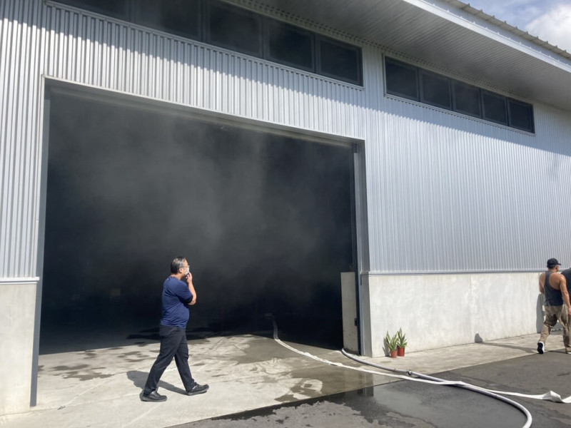 宜蘭縣蘇澳鎮1家珠寶加工廠20日發生火警，宜蘭縣消防局獲報後，出動附近消防分隊前往救援，火勢已撲滅，現場共12人輕傷送醫，無生命危險，詳細起火原因尚待釐清。（宜蘭縣消防局提供）中央社記者沈如峰宜蘭傳真 114年6月20日   