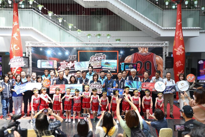 極受大小朋友期待的「2025台中電影Fun-In季」將於6月27日至8月30日巡迴台中市29個行政區，免費放映《灌籃高手》及《排球少年》等15部強檔動畫電影。   圖：台中市政府/提供