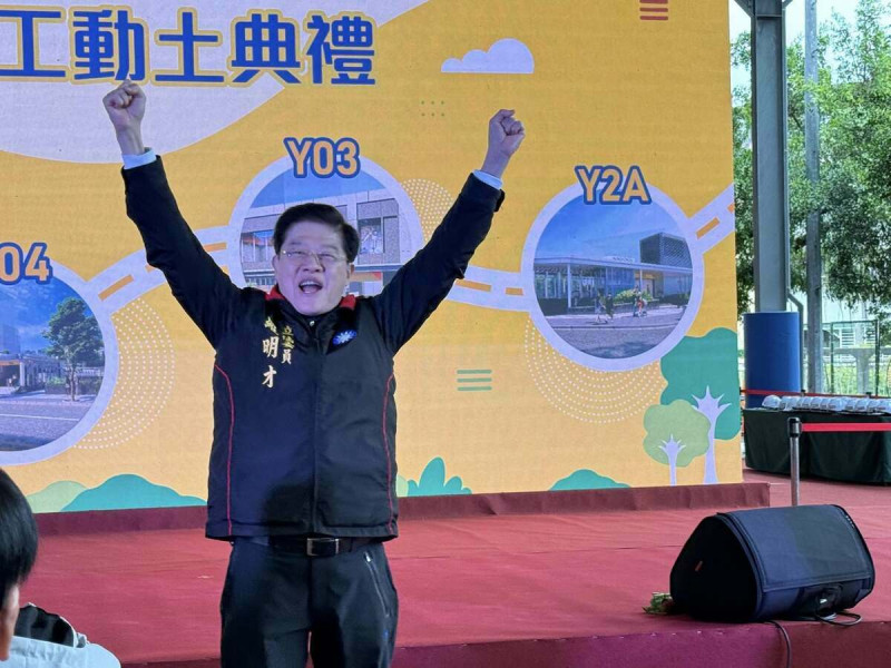 罷免羅明才的「拔羅波」領銜人吳柏瑋遭恐嚇，羅明才在立法院唱跳兒歌，張益贍直言，公民才是「無敵鐵金剛」。   圖：取自羅明才臉書（資料照）