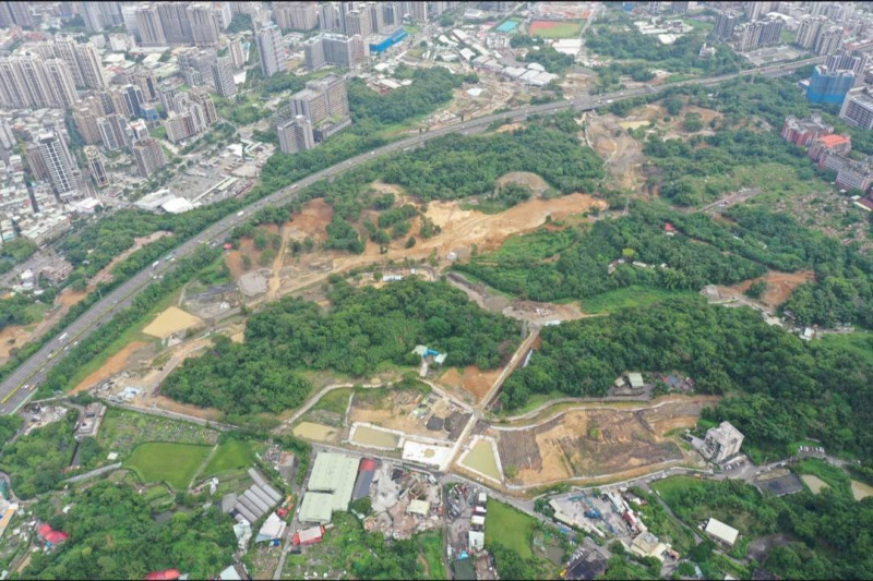 內政部今(20)日表示，為回應土城彈藥庫在96年遷移後，地方對於重新活化地區發展的殷切期盼，內政部依行政院指示辦理該區的區段徵收開發，建全司法園區開發。   圖：內政部提供