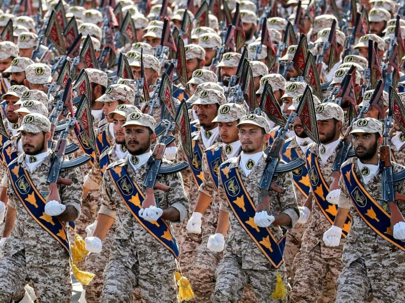 伊朗陸軍、伊斯蘭革命衛隊隊員,加上「巴基斯(Basij)」民兵。 圖:擷取自 Exam Threads 的 X