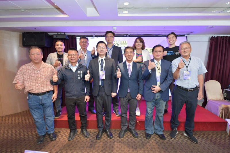 《AI型農．智慧耕耘座談會》在高雄登場。   圖：許智傑辦公室/提供