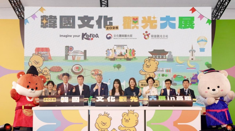 高閔琳(右四)參加今年韓國文化觀光大展。 圖:高雄市觀光局/提供