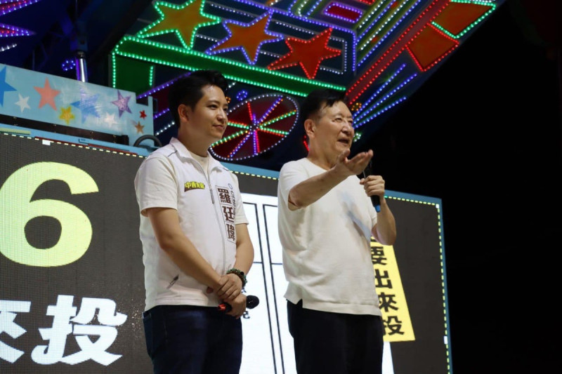 趙少康為羅廷瑋站台。   圖：取自羅廷瑋臉書