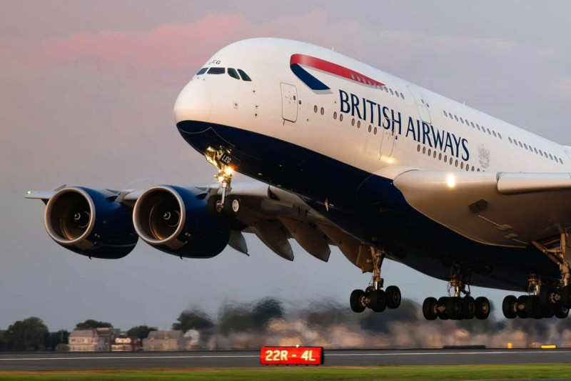 英國航空（British Airways）近日傳出內部訂房流程出錯，導致12名機組人員誤入住「鐘點性愛主題旅館」。（翻攝自英航臉書）   