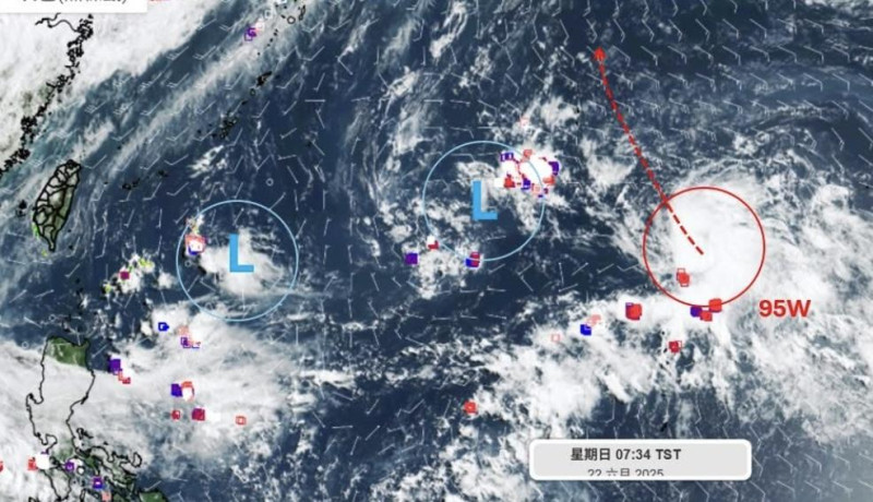 吳聖宇示警，此熱帶擾動可能在6月25日到26日之間接近關東附近或近海。   圖：翻攝自吳聖宇FB