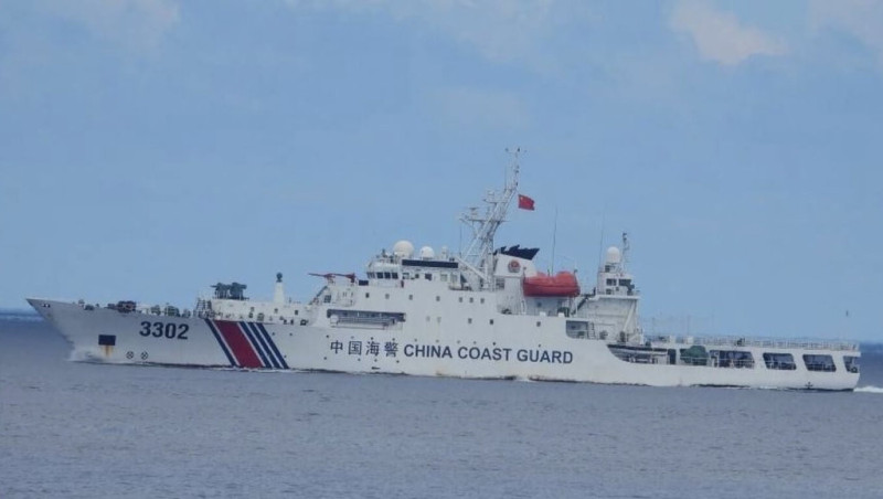 4艘中國海警船自19日起連2天侵擾金門海域，海洋委員會海巡署22日指出，近日也偵測到中國海警船「3302」（圖）航入東沙西北西方限制水域，清晨6時許已驅離，該船已往外航離東沙水域。（海巡署提供）中央社記者黃麗芸傳真  114年6月22日   