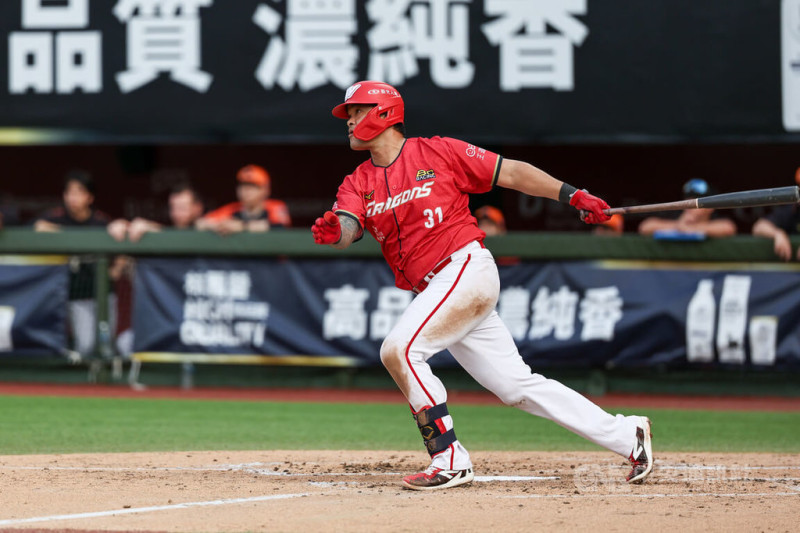 中華職棒例行賽22日在天母棒球場由統一獅交手味全龍，龍隊林智勝（圖）4打數2安打，貢獻1分打點，幫助球隊終場以4比1收下勝利，林智勝也獲選單場MVP。中央社記者翁睿坤攝  114年6月22日   