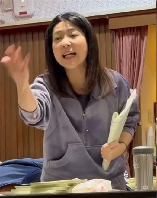 財經網美胡采蘋怒轟徐巧芯凍刪預算、拖延進度、羞辱國艦，不配為人。   圖：取自victor31429 Threads