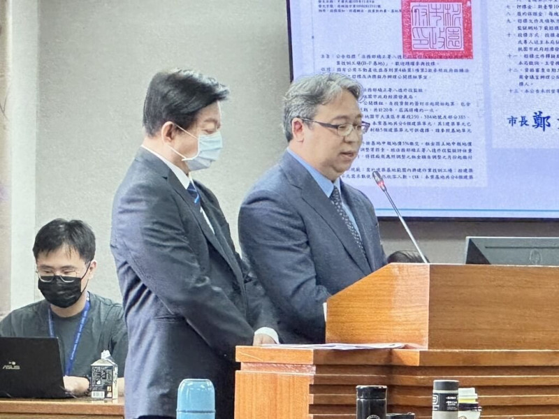 矯正署長周輝煌（右2）23日表示監所出現超收，因詐欺犯上升到第一名，全台核定收容人60552人，截至昨天為60945人，超收逾300人。中央社記者劉世怡攝 114年6月23日   