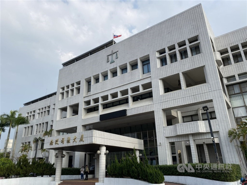 鄭男被控在柬埔寨成立詐欺集團，不法所得近億元，落網遭羈押，鄭男以母親罹癌、女友懷孕、要扶養未成年子女等理由聲請撤銷，南投地方法院認為鄭男有逃亡、再犯之虞等，駁回聲請。（中央社檔案照片）   