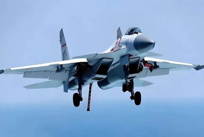 解放軍殲-15戰機。   圖 : 翻攝自包明說