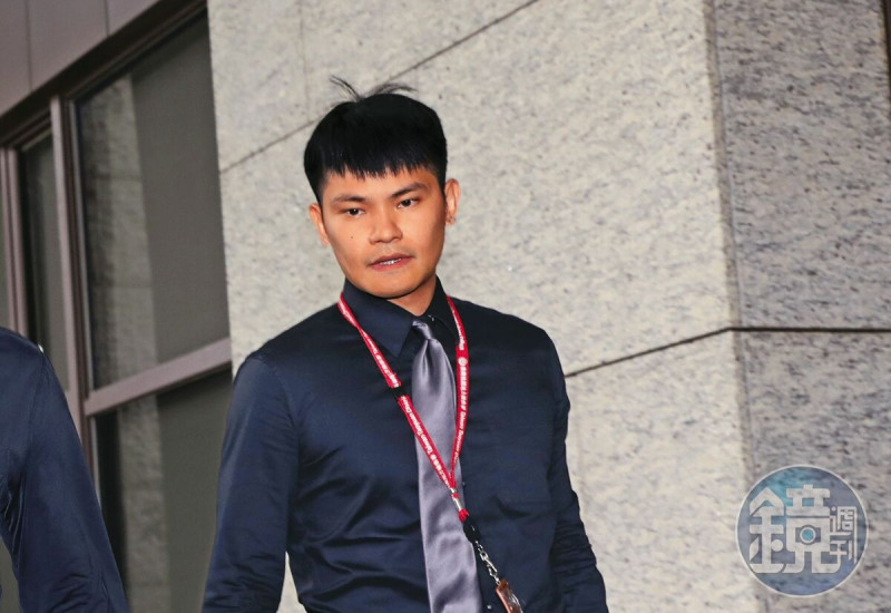 檢察官陳嘉義遭質疑偽造關鍵會議譯文，刻意遺漏其他與會官員，製造鄭文燦與廖氏父子密會喬好的假象。   