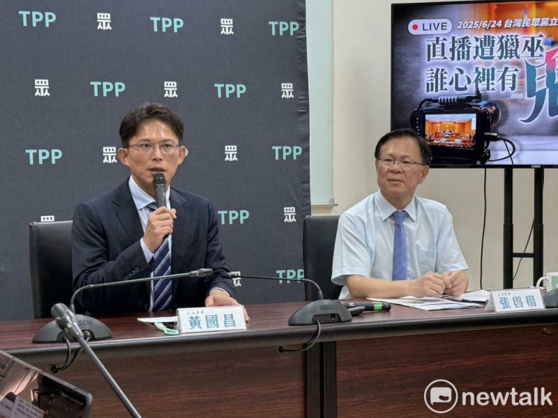 民眾黨團總召黃國昌（左）、副總召張啓楷（右）。   圖：周煊惠／攝