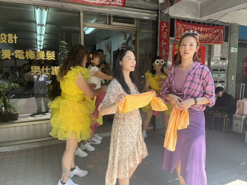 「山除薇害」罷團發言人阿美（左）、張作驥《優雅的相遇》女主角龔葳（右）擔綱演出。   圖：「Taiwan Action」提供