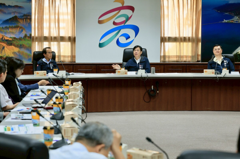 陳其邁(右二)主持市長與大學校長會議。 圖:高雄市政府/提供
