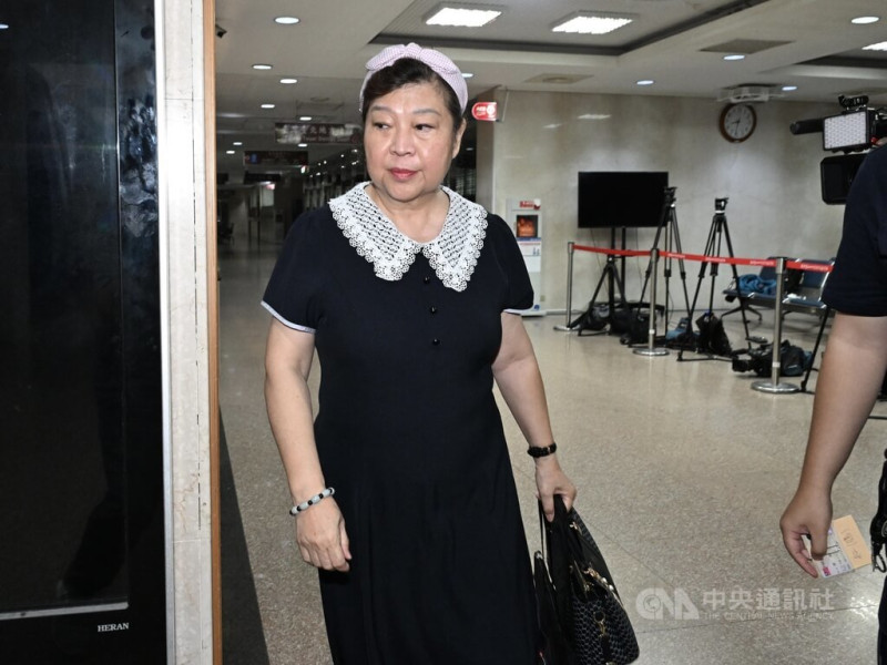 北檢偵辦民進黨新北市議員陳乃瑜罷免案疑涉偽造提議書案，國民黨立委羅明才新店服務處繆姓主任（圖）24日晚間移送北檢複訊，25日凌晨遭聲押。中央社記者徐肇昌攝 114年6月24日   