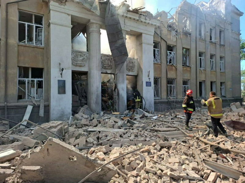 在比爾戈羅德-德尼斯特羅夫斯基,一所教育機構遭俄軍彈道飛彈襲擊,校舍全毀。 圖:翻攝自X帳號@NOELreports