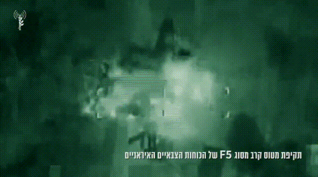 衛星影像顯示,其中兩架 F-5 戰機正在滑行準備升空時即被擊中,機翼掛載的空對空飛彈證明其正準備迎擊以軍戰機。 圖:翻攝自墨甲戰刃 衛星影像顯示,其中兩架 F-5 戰機正在滑行準備升空時即被擊中,機翼掛載的空對空飛彈證明其正準備迎擊以軍戰機。 圖:翻攝自墨甲戰刃