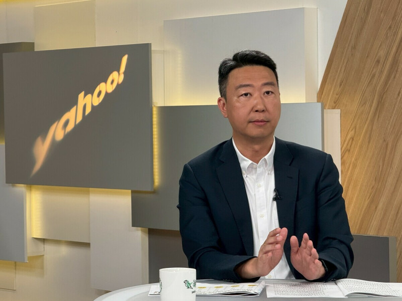交通部長陳世凱今（25）天接受Yahoo TV網路節目「齊有此理」專訪。   圖：Yahoo TV提供
