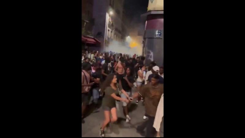 法國本週末舉行一年一度的街頭音樂節(Fête de la Musique)活動,吸引數百萬民眾湧入各地慶祝,不料卻爆出多起疑似針頭攻擊事件,全國共有 145 人通報身體遭不明針頭刺傷,警方目前已逮捕 12 名嫌疑人。 圖:翻攝自影片