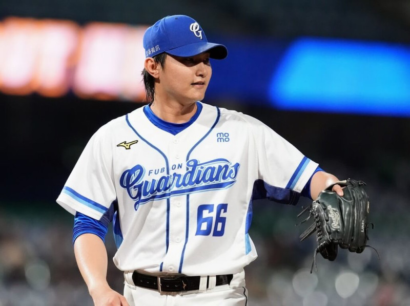 中華職棒富邦悍將投手李東洺（圖）25日賽事先發對上樂天桃猿隊，主投5局無失分，飆出7次三振，助隊以2比0完封對手，李東洺也獲選單場MVP。（富邦悍將提供）中央社記者楊啟芳傳真  114年6月25日   