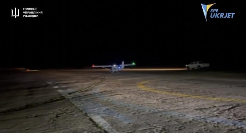 烏軍以輕型飛機 Aeroprakt A-22 改裝的大型自殺式無人機。 圖:翻攝自 X@NoelReports 烏軍以輕型飛機 Aeroprakt A-22 改裝的大型自殺式無人機。 圖:翻攝自 X@NoelReports