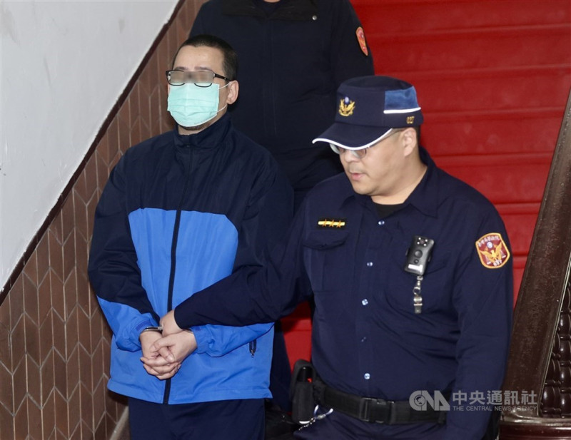 圖為紙雕師蔣嘉凱。（中央社檔案照片）   