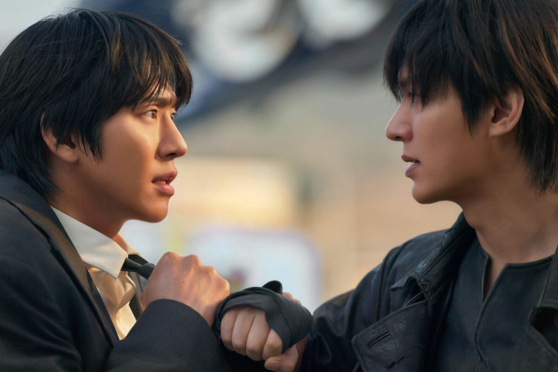 《全知讀者視角》由李敏鎬與安孝燮主演，背負拯救世界重任。（采昌國際多媒體提供）   