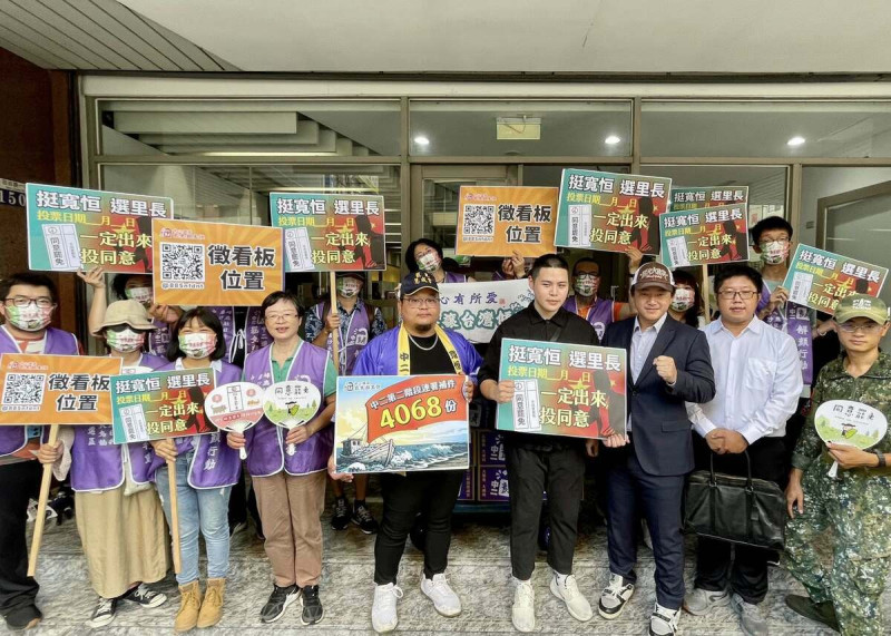 罷團「中二解顏」27日赴台中市選委會送出4068份補件，達成率來到179%。   圖：解顏行動提供