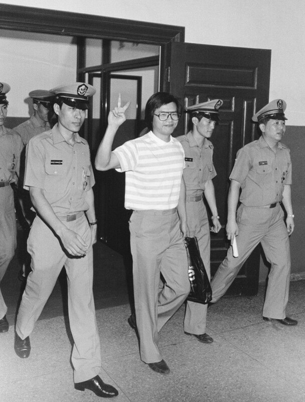 1988年1月16日,蔡有全因主張台灣獨立,台灣高等法院宣判蔡有全有期徒刑11年。蔡有全在法庭上面不改色高呼:「不服判決,台灣應該獨立!」 圖:邱萬興提供 1988年1月16日,蔡有全因主張台灣獨立,台灣高等法院宣判蔡有全有期徒刑11年。蔡有全在法庭上面不改色高呼:「不服判決,台灣應該獨立!」 圖:邱萬興提供