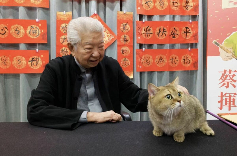 曾與金庸、倪匡、黃霑等人齊名的香港美食家蔡瀾於前日逝世，享壽83歲，家屬已於其微博公開噩耗。（蔡瀾微博）   
