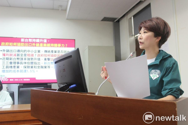 立法委員陳亭妃針對企業關注的匯率議題提出質詢，要求經濟部要提出具體對策以穩定產業信心。   圖：陳亭妃服務處提供