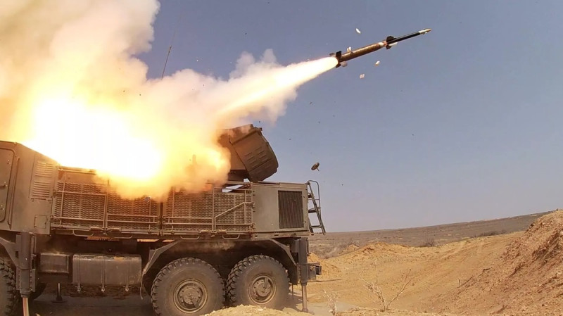 俄技集團證實，「鎧甲」（Pantsir）防空導彈系統的微型導彈在對烏克蘭的特別軍事行動中首次投入實戰。   圖：翻攝mil.ru