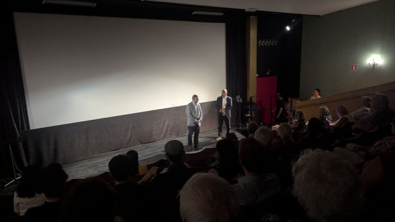 紀錄片「國有器官」在瑞典重要政治活動「阿爾梅道週」（Almedalen Week）播映，中國問題專家吳文昕（左）出席座談與現場觀眾互動。（瑞典台灣協會提供）中央社記者辜泳秝傳真  114年6月28日   