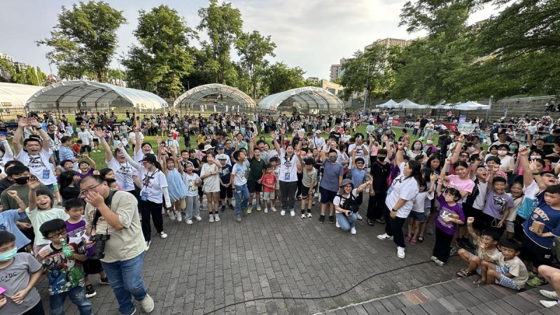 「超級數學奇兵」趣味闖關活動吸引上千位親子到場參與。   圖：孫家銘翻攝