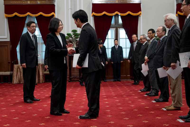 蔡英文總統今（8）日上午主持「新任行政院院長等政務人員宣誓典禮」。   圖：中華民國總統府/提供