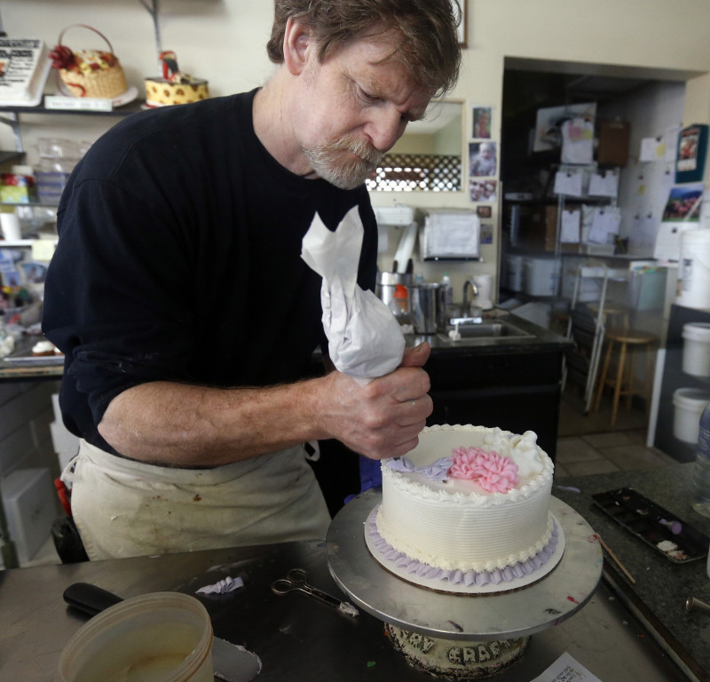 拒絕幫同志伴侶做蛋糕的基督教烘培師傅飛利浦（Jack Phillips） ，在他的蛋糕店：Masterpiece Cakeshop裡面。   圖：達志影像/美聯社