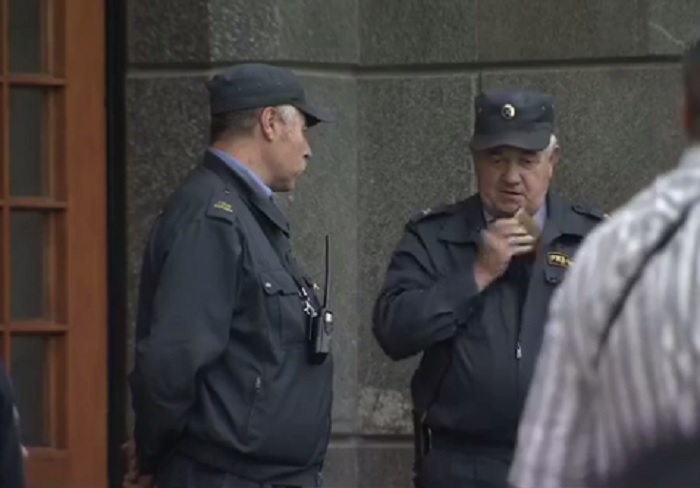 警方在火車站附近進行疏散與維安工作。   圖：翻攝Russia Today網站